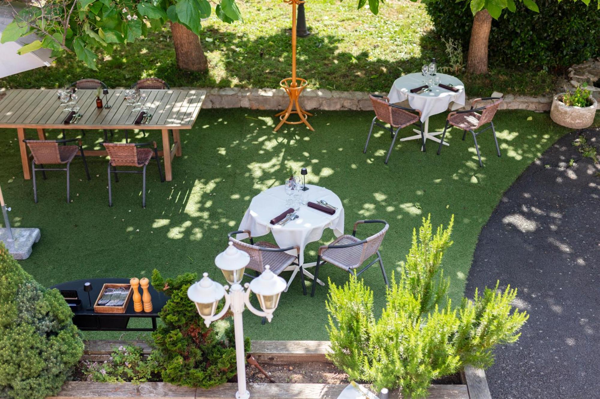 Hotel Restaurant Les Glycines Vieille-Brioude Exteriör bild