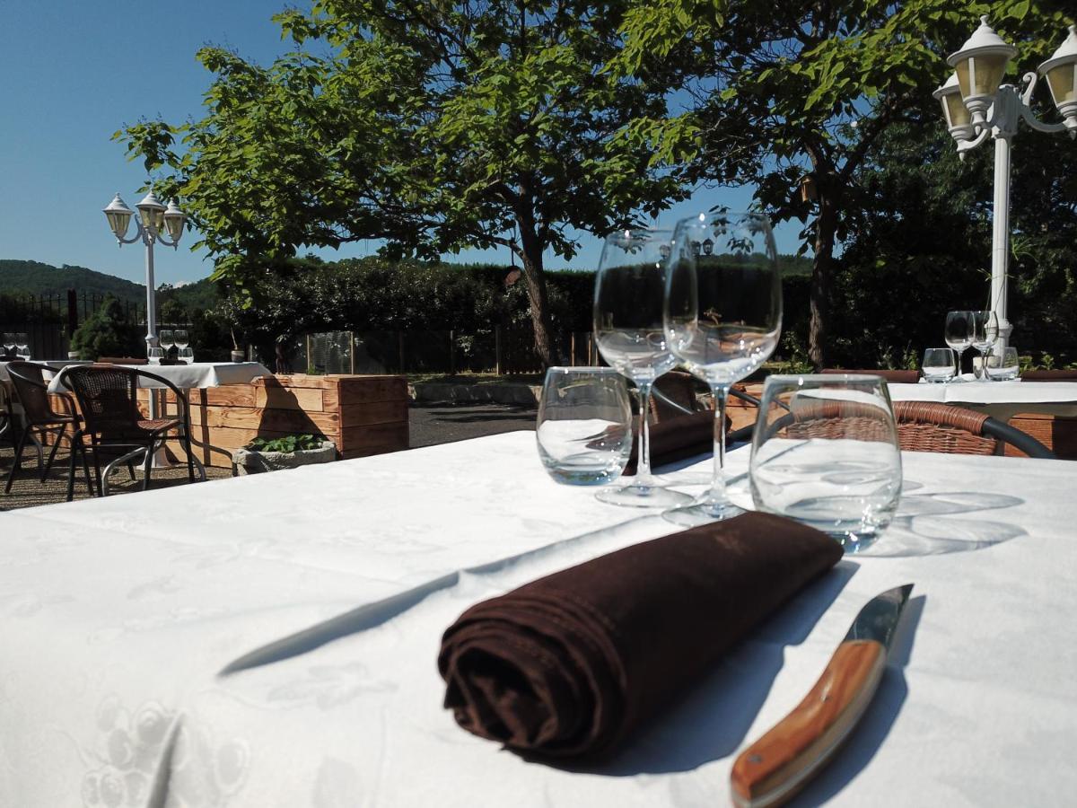 Hotel Restaurant Les Glycines Vieille-Brioude Exteriör bild